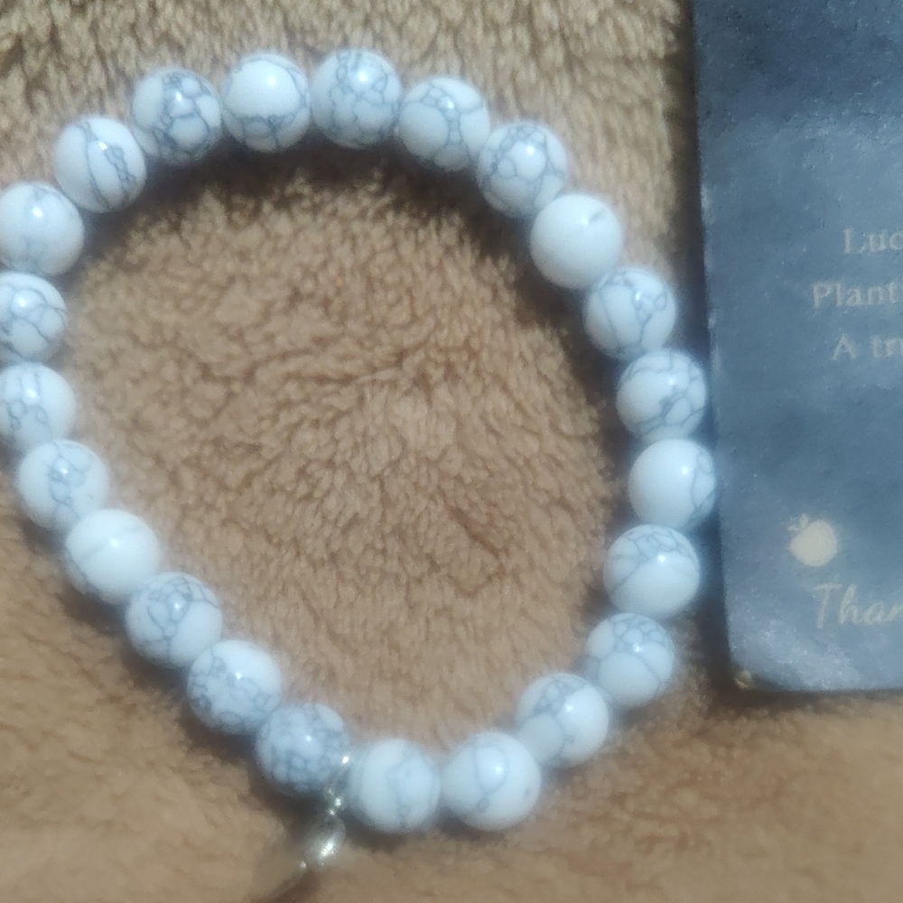 💕 5 for 25 💕Elegant White Beaded Bracelet